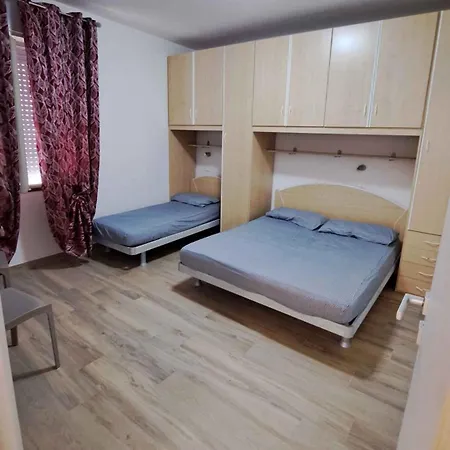 In 24425 Апартаменти *